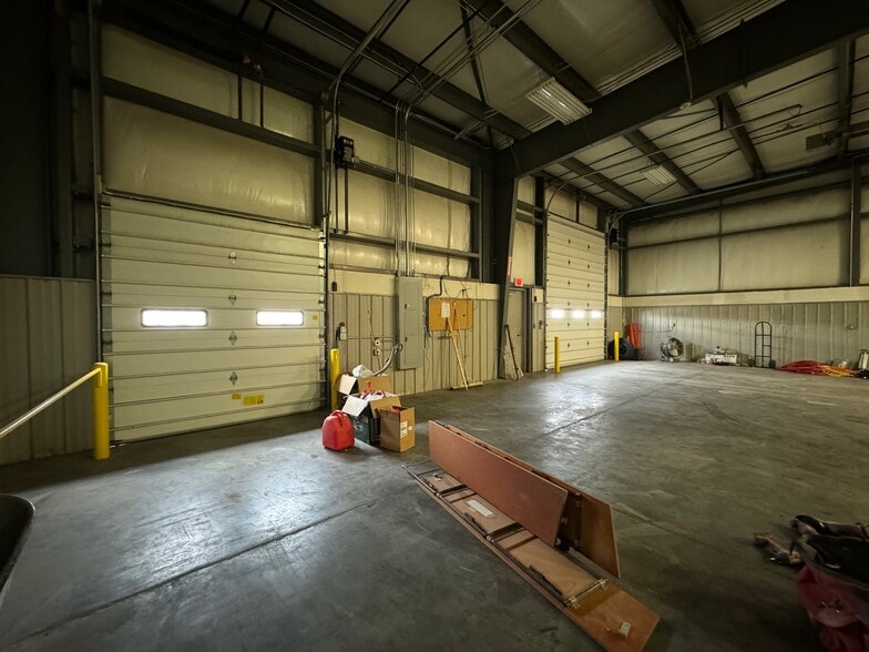 More Photos Of 3010 E 39th St, Kearney Warehouse For Sale