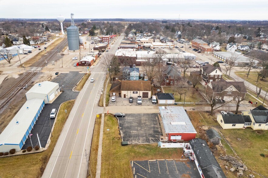 More Photos Of 225 W Market St, Somonauk General Retail For Sale
