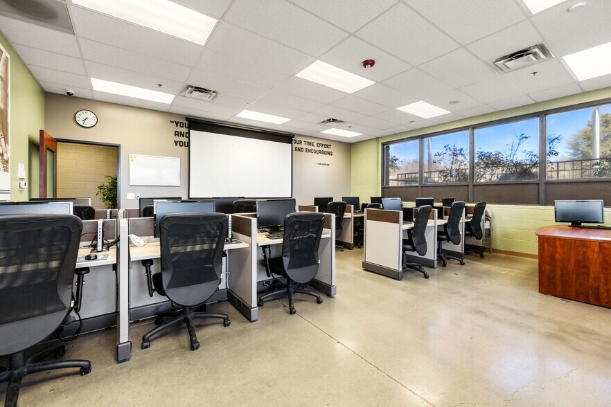 More Photos Of 1365-1385 Iron Springs Rd, Prescott Unknown For Lease