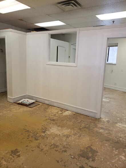 More Photos Of 677 Commerce St, Thornwood Office For Lease