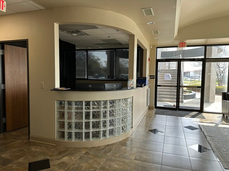 More Photos Of 4750 Sherwood Common Blvd, Baton Rouge Office For Lease