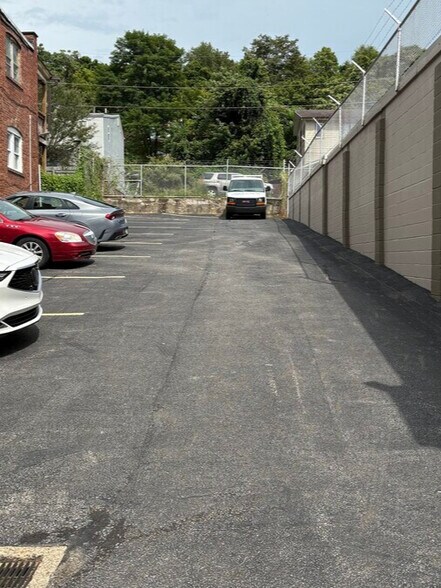 More Photos Of 518 Main St, Wheeling Showroom For Sale