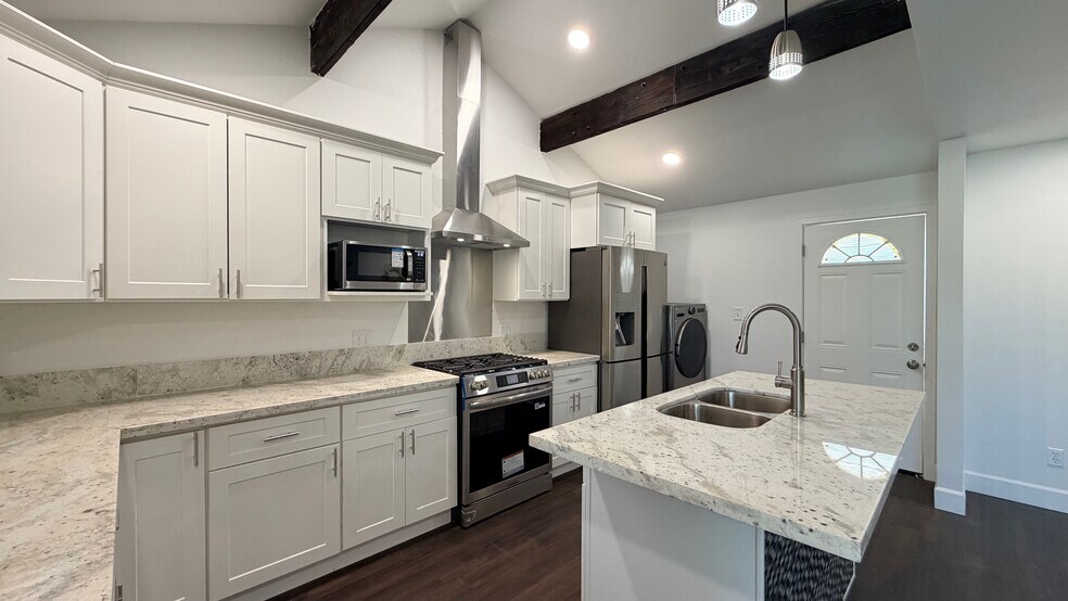 More Photos Of 1012 E Mineral King Ave, Visalia Flex For Sale