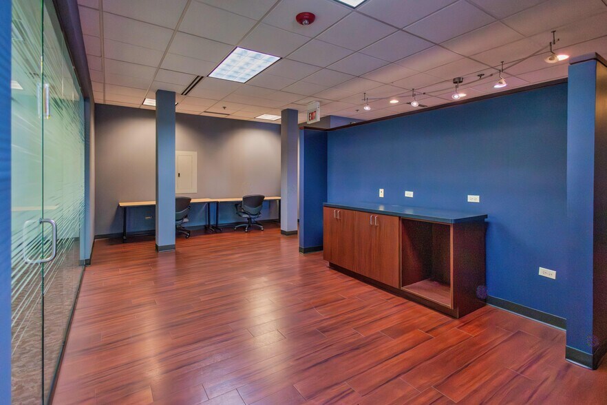 More Photos Of 2400 S Wolf Rd, Westchester Office For Lease