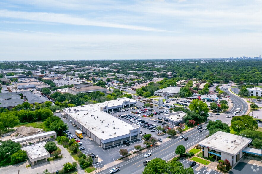 More Photos Of 3010 W Anderson Ln W, Austin General Retail For Lease