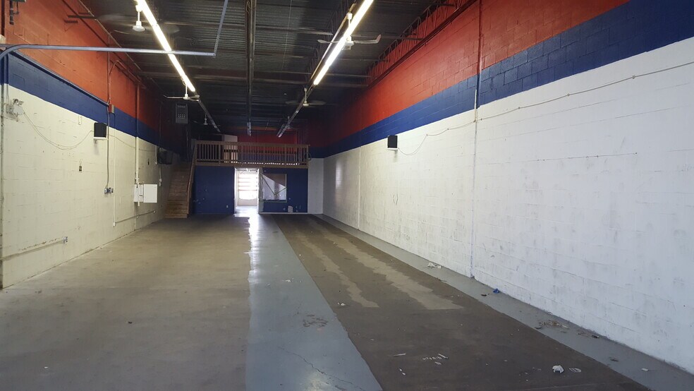 More Photos Of 644-824 Boul Du Curé-Boivin, Boisbriand Warehouse For Lease