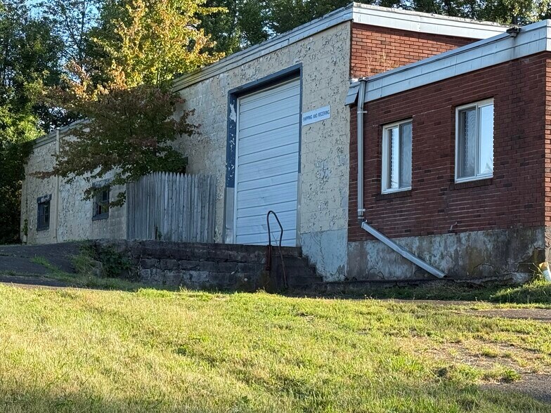 More Photos Of 3 Alcap Rdg, Cromwell Service For Sale