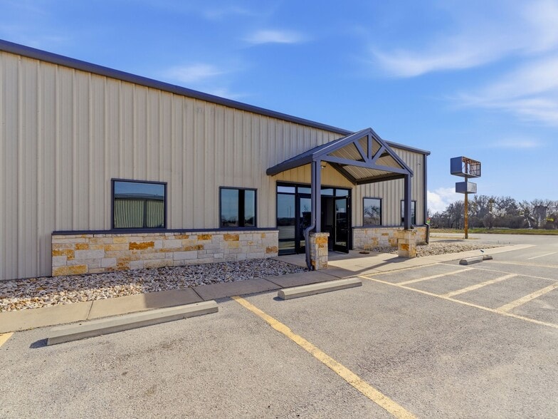 More Photos Of 1511 S Graham St, Stephenville General Retail For Sale