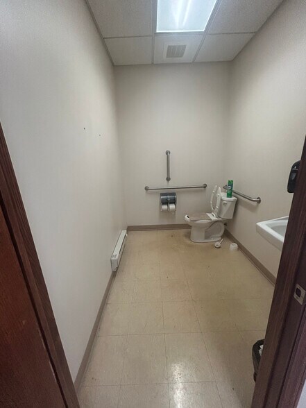 More Photos Of 2630 Rochester Rd, Cranberry Township Freestanding For Lease