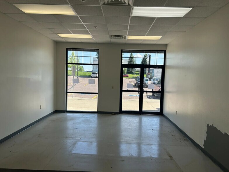 More Photos Of 2312 W 69th St, Sioux Falls General Retail For Lease