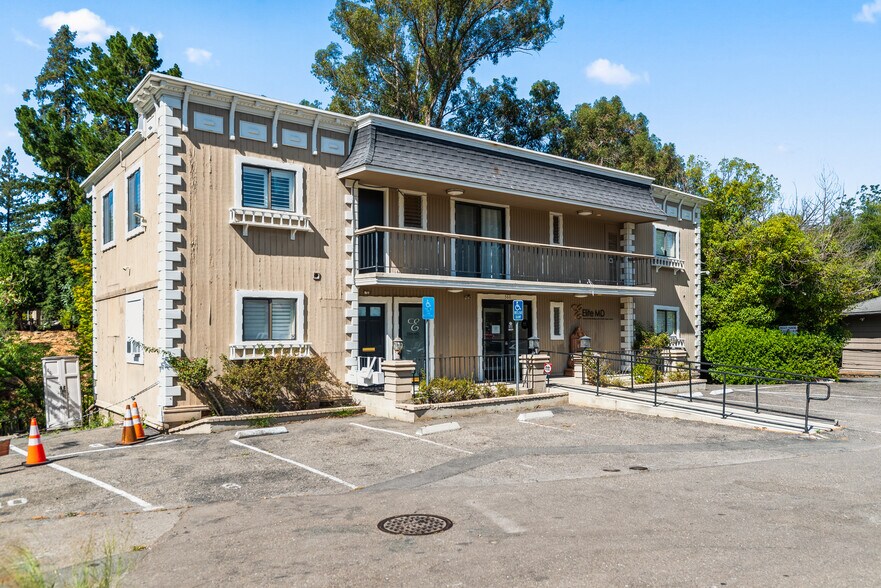 More Photos Of 360 Rose St, Danville Medical For Sale