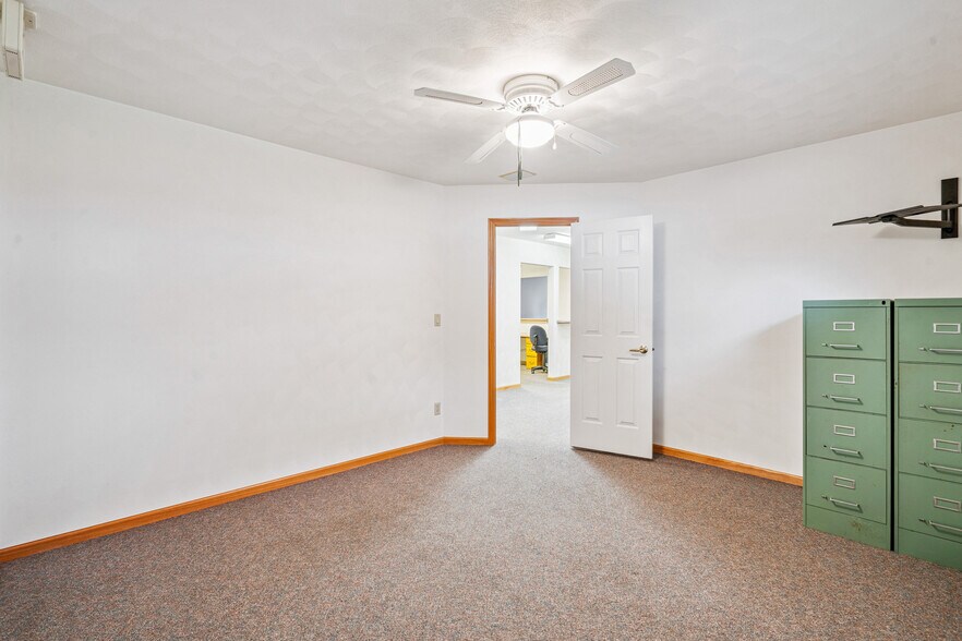 More Photos Of 219 N Canal St, Annawan Office For Sale