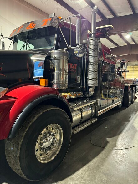 More Photos Of 2534 S Elm St, Ottawa Industrial For Sale