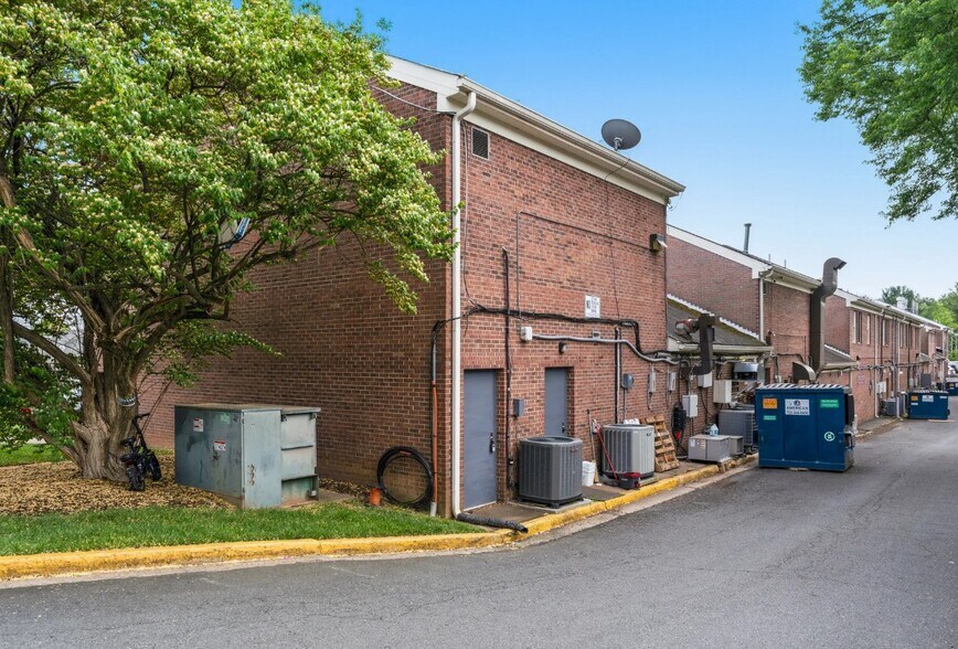 More Photos Of 503 Maple Ave W, Vienna General Retail For Sale