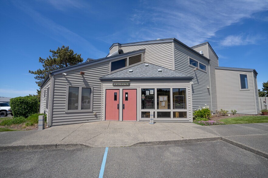 More Photos Of 1695 Beach Loop Drive, Bandon Restaurant For Sale