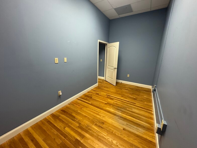 More Photos Of 236 W Main St, Danville Office For Lease