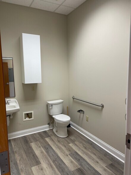 More Photos Of 715 N Church St, Charlotte Office For Sale