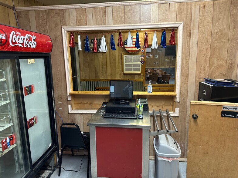 More Photos Of 806 E Gravis St, San Diego Freestanding For Sale