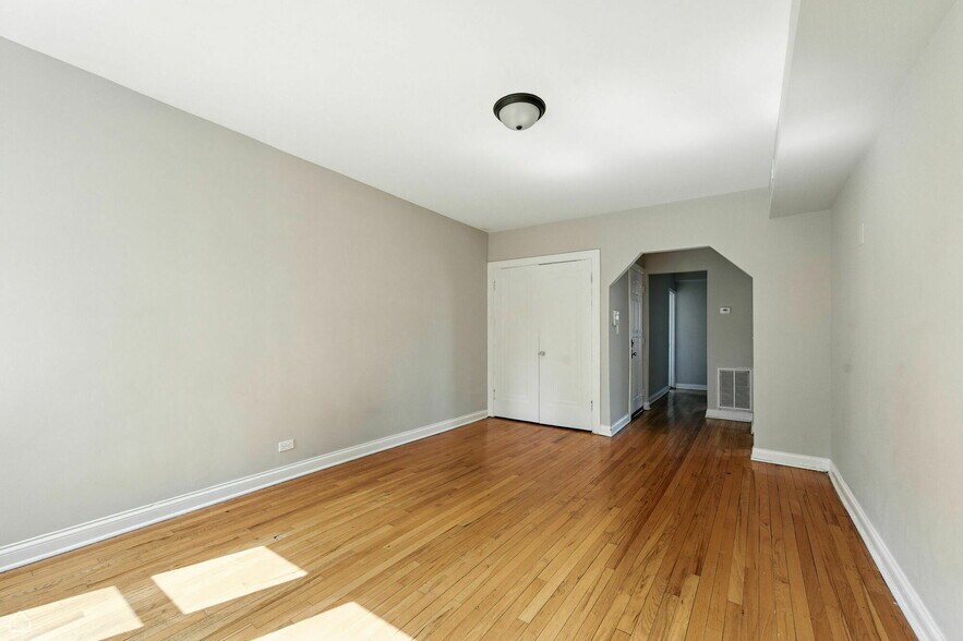 More Photos Of 7150 S Cornell Ave, Chicago Apartments For Sale