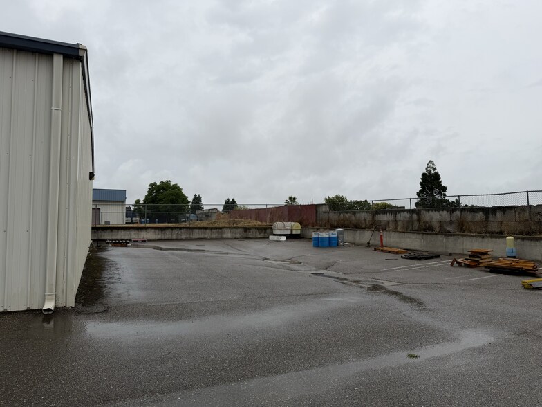 More Photos Of 552 Hi Tech Pky, Oakdale Warehouse For Sale