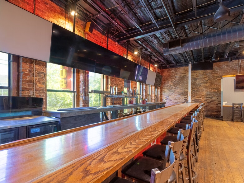 More Photos Of 15 W Washington St, Greenville Restaurant For Lease