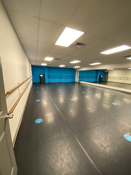 More Photos Of 26019 Interstate 45, Spring Freestanding For Sale