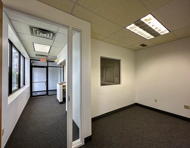 More Photos Of 352 Belmont St, Worcester Medical For Lease