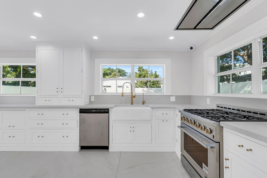 More Photos Of 563 NE 67th St, Miami Medical For Lease