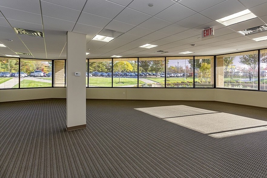 More Photos Of 123 Tice Blvd, Woodcliff Lake Office For Lease
