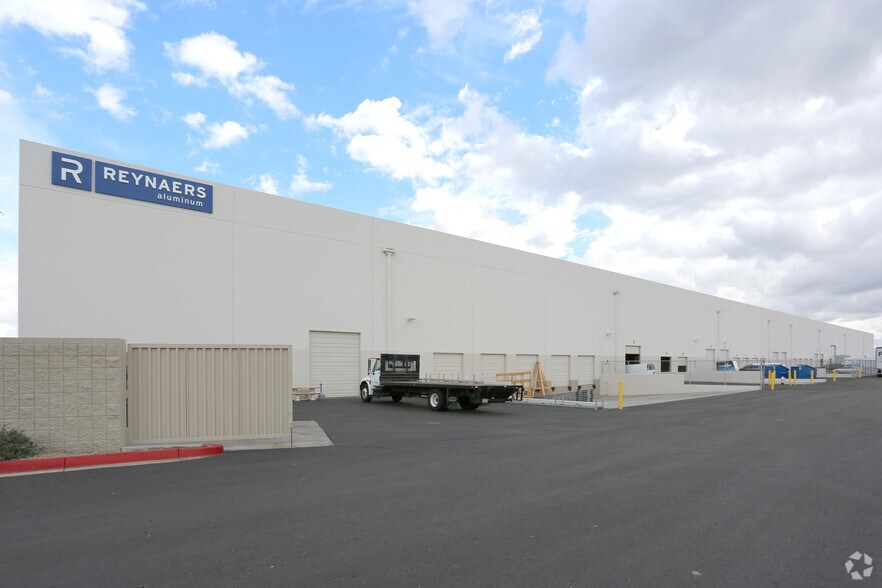 More Photos Of 21430 N 15th Ln, Phoenix Warehouse For Lease