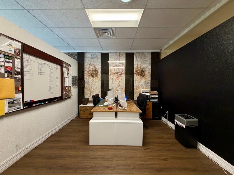 More Photos Of 213 W Hobsonway, Blythe Office Residential For Sale