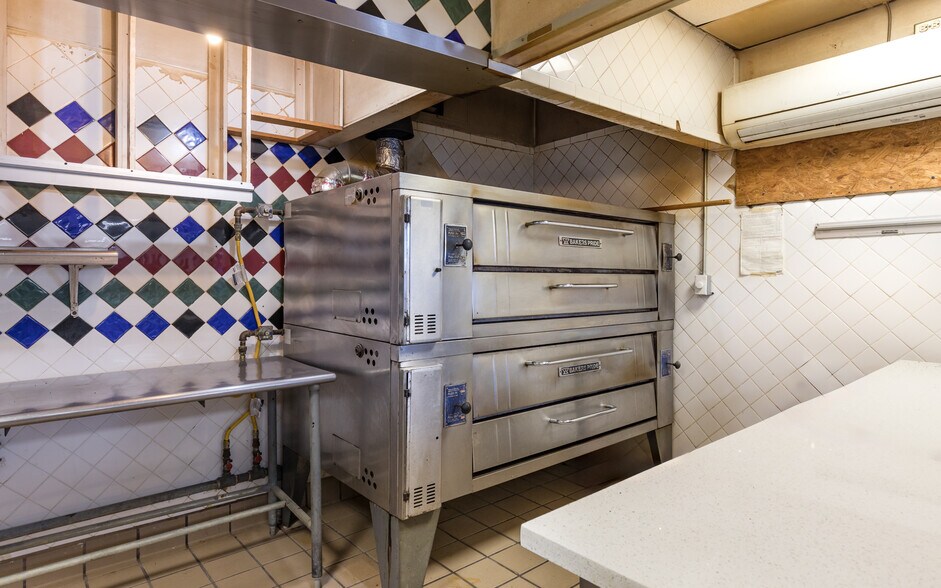 More Photos Of 916 SE 14th Ave, Cape Coral Restaurant For Sale