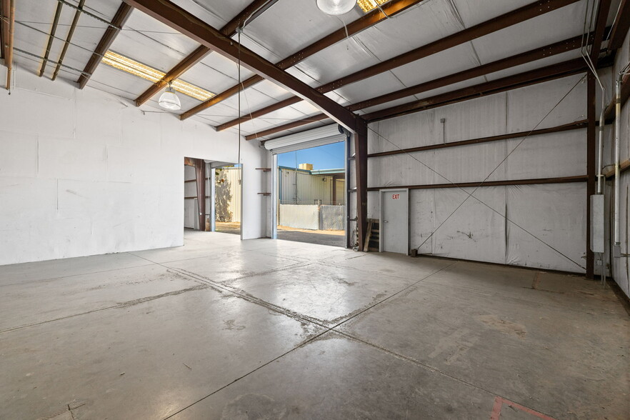 More Photos Of 2550 E Belle Ter, Bakersfield Manufacturing For Lease