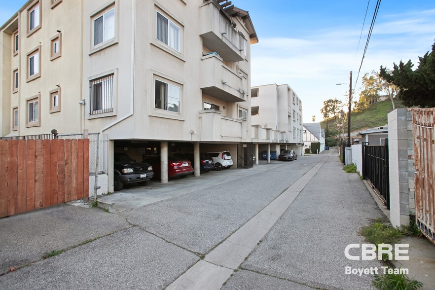 More Photos Of 1615 Yosemite Dr, Los Angeles Apartments For Sale