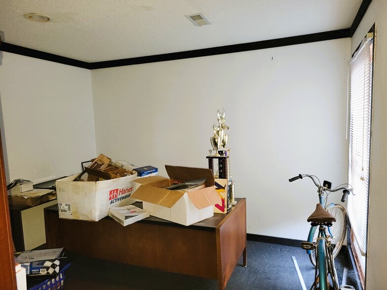 More Photos Of 1110 Hawkins Ave, Sanford Light Manufacturing For Sale