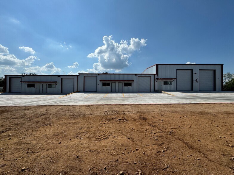 Primary Photo Of 398 Eagle Bluff Rd, Spicewood Warehouse For Lease