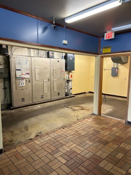 More Photos Of 537 Ridge St, Mineral Point Convenience Store For Sale