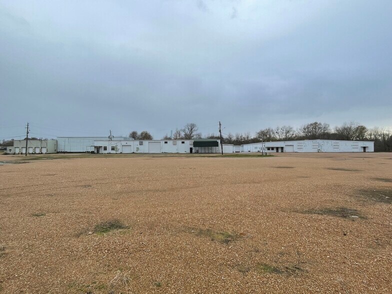 More Photos Of 425 North Union Extension, Canton Warehouse For Lease