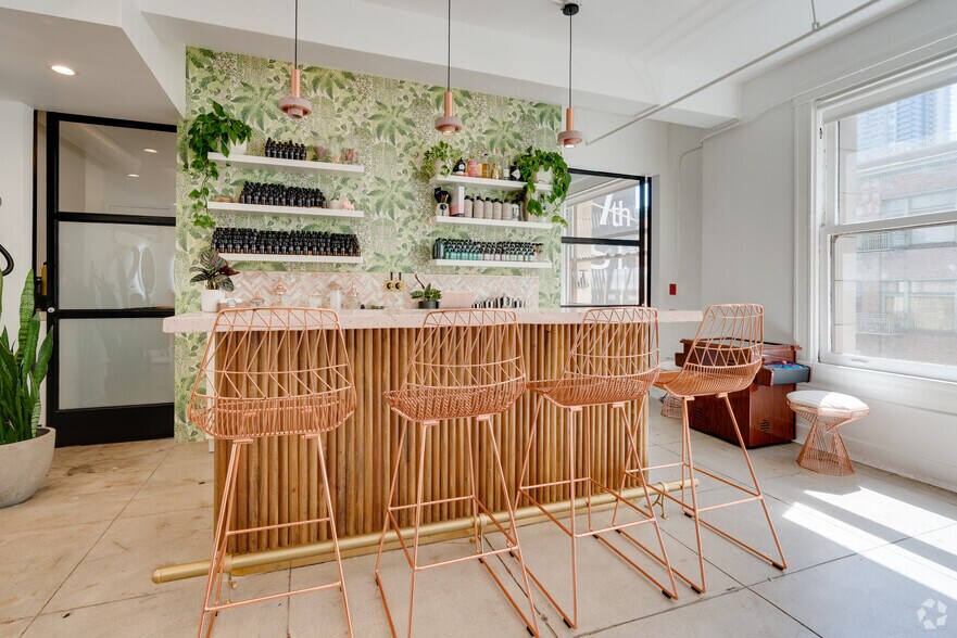 More Photos Of 521-527 W 7th St, Los Angeles Coworking Space