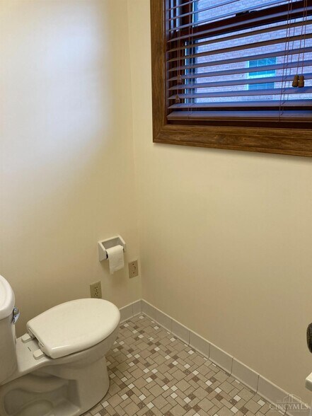 More Photos Of 771 Neeb Rd, Cincinnati Medical For Lease