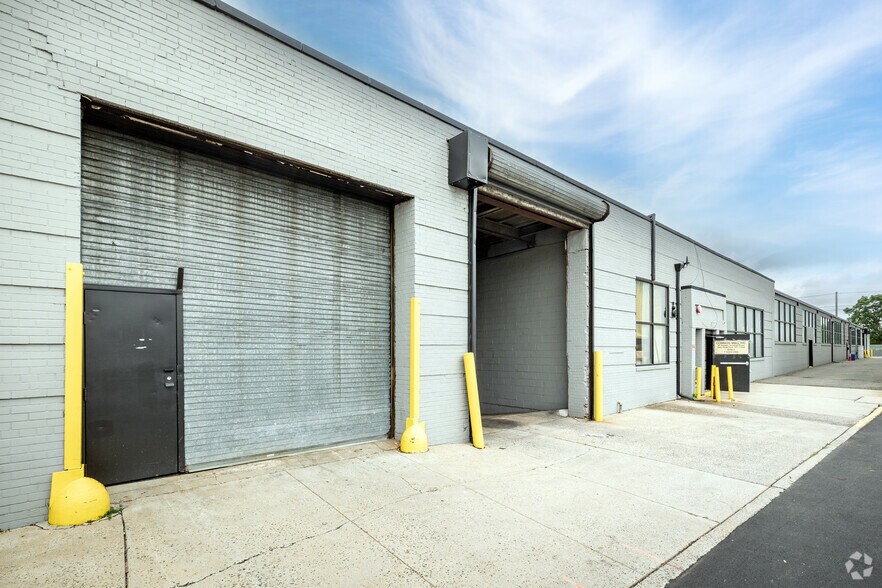 More Photos Of 50 Nassau Terminal Rd, New Hyde Park Warehouse For Lease