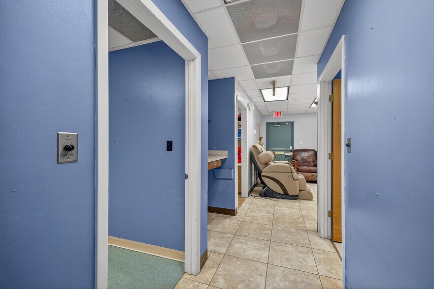 More Photos Of 1500 N Pace Blvd, Pensacola Freestanding For Sale