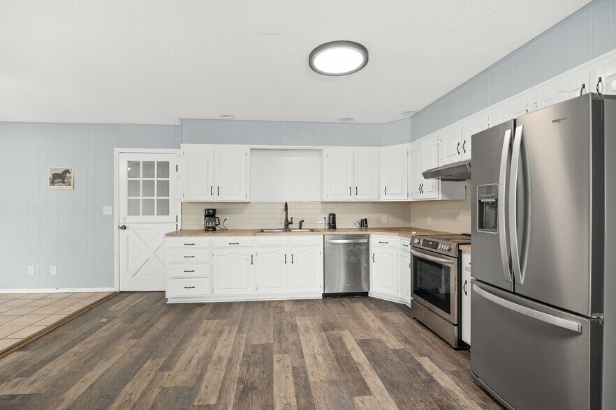 More Photos Of 802 E Nodaway St, Oregon Flex For Sale