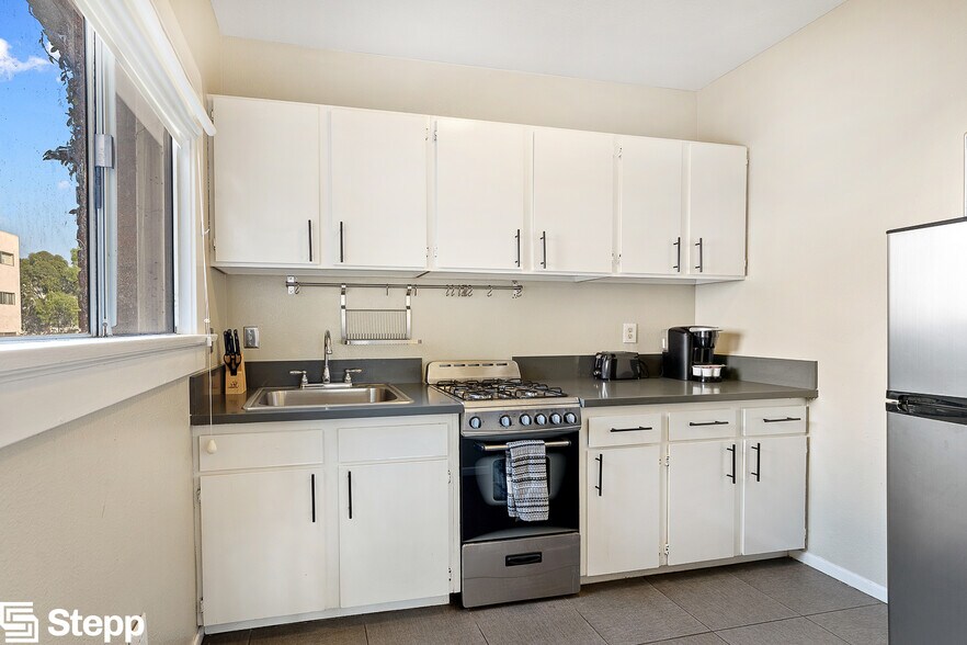 More Photos Of 330-332 Cedar Ave, Long Beach Apartments For Sale