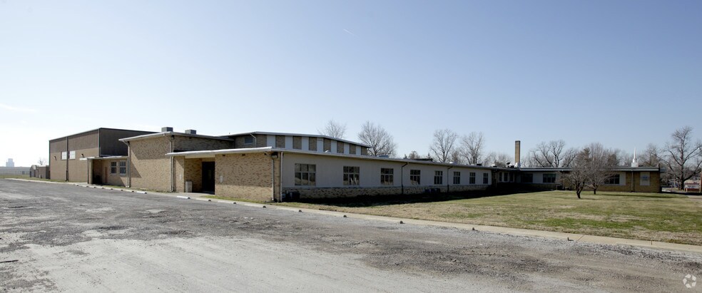 More Photos Of 1901 Mascoutah Ave, Belleville Schools For Lease