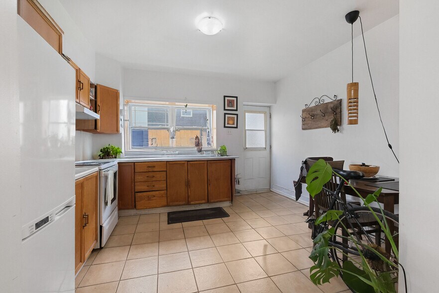 More Photos Of 202 Rochester St, Ottawa Apartments For Sale