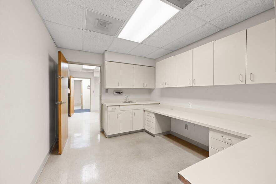More Photos Of 13414 Medical Complex Dr, Tomball Medical For Lease