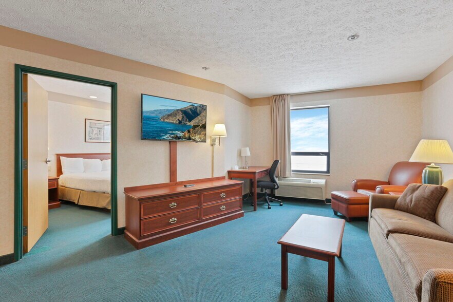 More Photos Of 509 S Wooster Ave, Strasburg Hotel For Sale