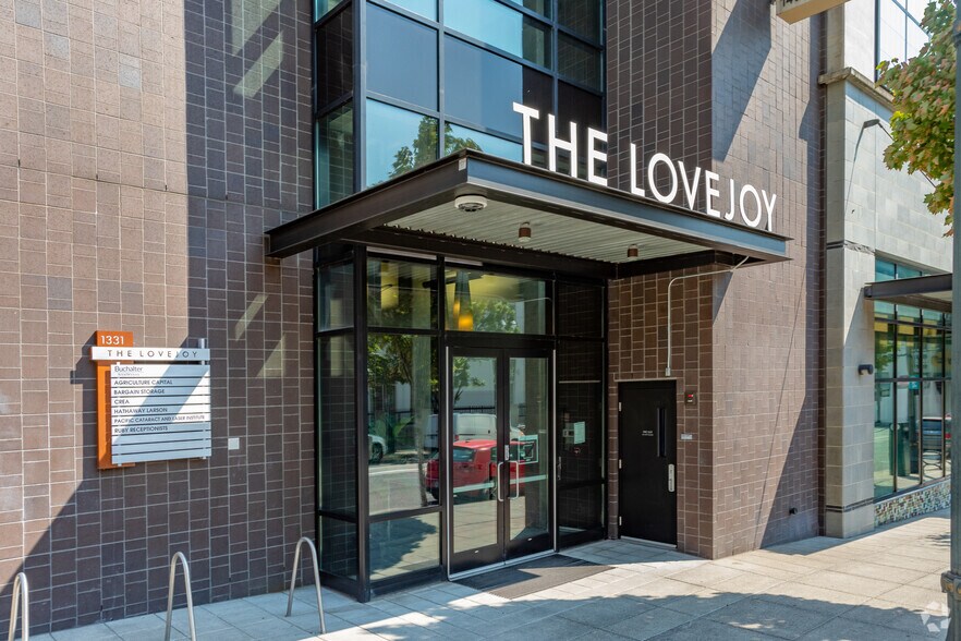 More Photos Of 1331 NW Lovejoy St, Portland Office For Sale