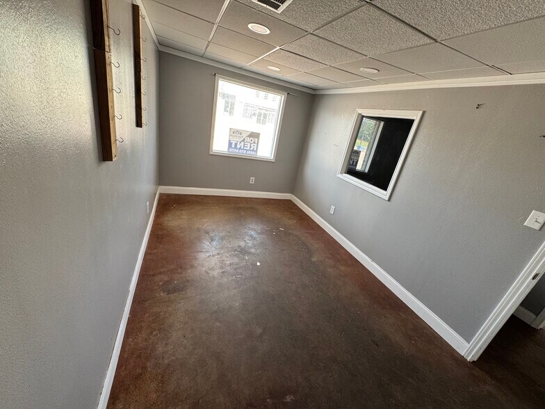 More Photos Of 121 Main, Quinlan Storefront For Lease